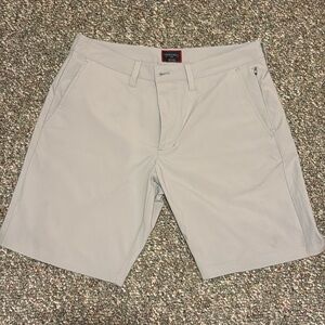 Men’s Untuckit traveler shorts size 32 waist with 9 inch inseam